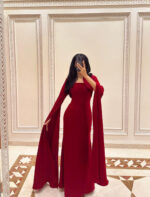 فستان احمر بأكمام طويلة من أليان