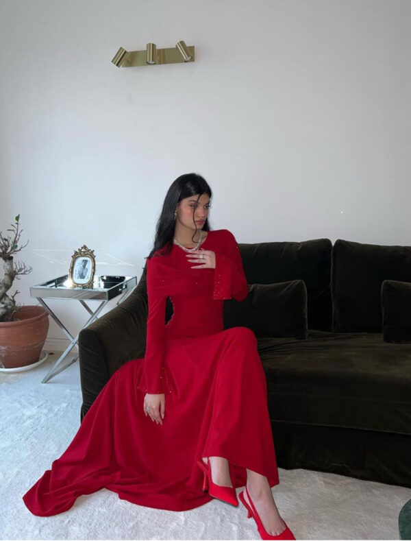 فستان ناعم احمر طويل من اليان